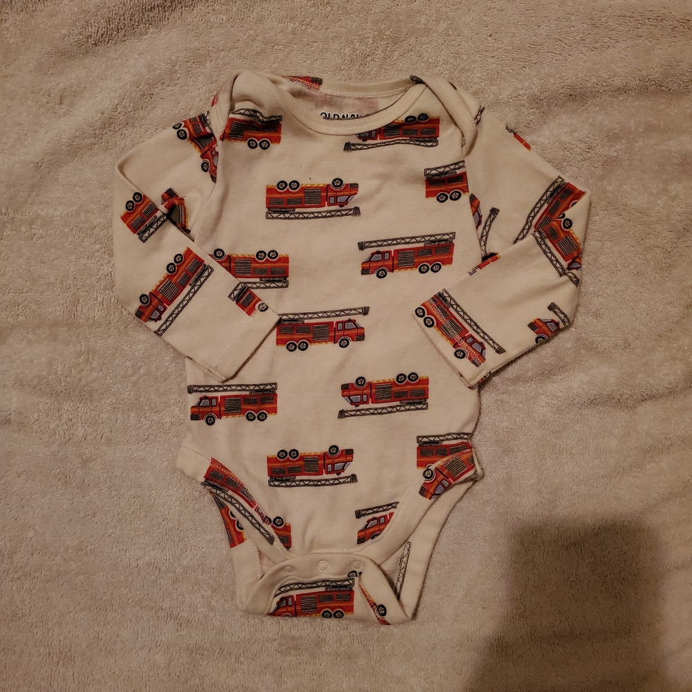 (6/$18) 3-6m Old Navy Red Fire Truck Print Bodysuit
